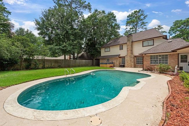 Don't miss out on this amazing 5 BR 3.5 BA home with pool and super sized yard. | Image 34