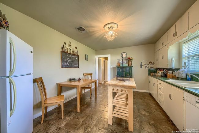 660 Ranch Road 1, House other with 3 bedrooms, 1 bathrooms and null parking in Stonewall TX | Image 10