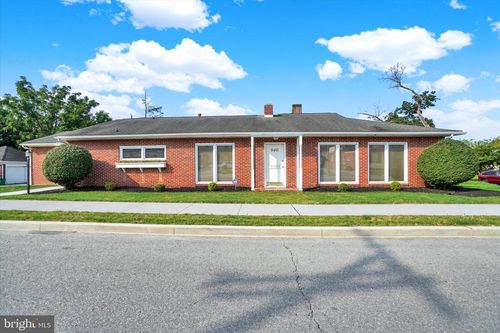 940 S Queen St, YORK, PA, 17403-3946 | Card Image