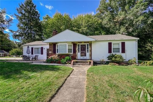1484 Elm Grove Ave, Akron, OH, 44312-4614 | Card Image