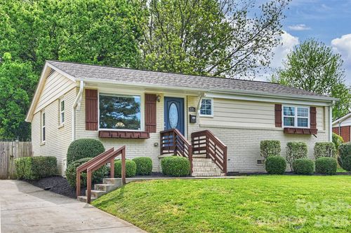 2314 Crestview Dr, Charlotte, NC, 28216-5202 | Card Image