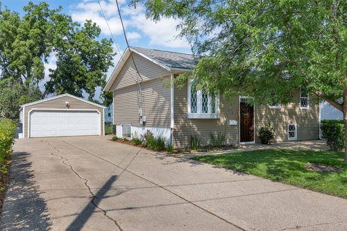 5630 Briarwood St Sw, Cedar Rapids, IA, 52404-5302 | Card Image