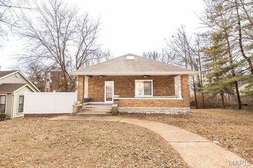 8 Kircher Pl, Belleville, IL, 62220-4049 | Card Image