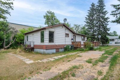 5210 58 Ave, House detached with 2 bedrooms, 1 bathrooms and 3 parking in Ponoka AB | Image 2