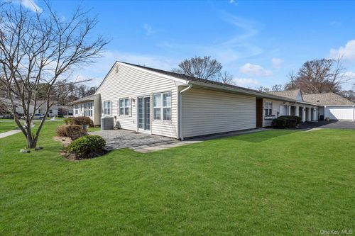 93 Revere Dr, Sayville, NY, 11782-1358 | Card Image