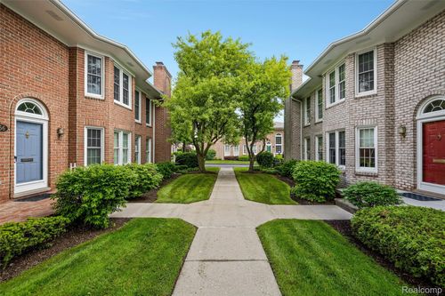 172 Windwood Pointe, Saint Clair Shores, MI, 48080-1582 | Card Image