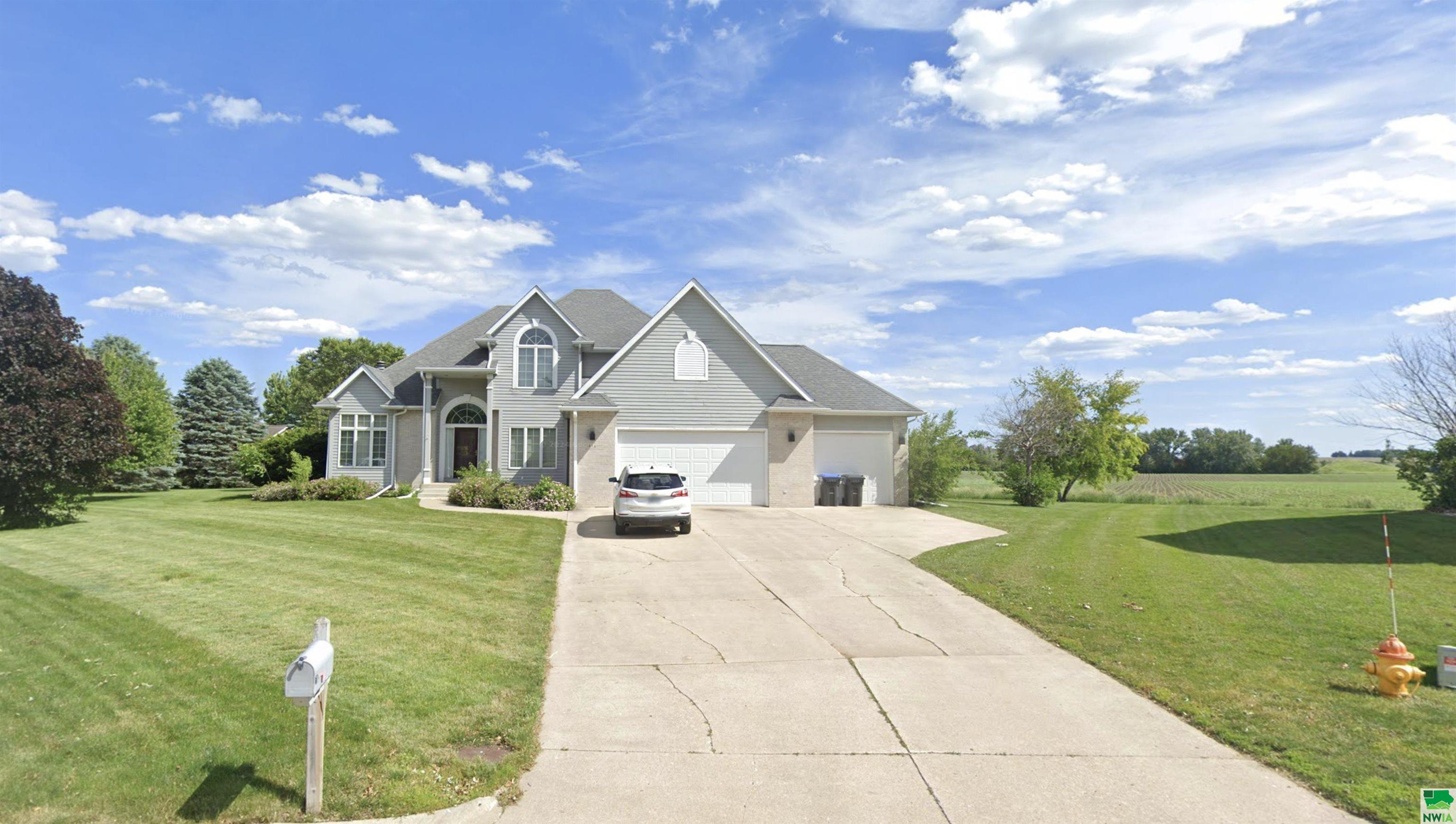 Leona Cir, Storm Lake, IA 50588