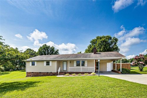1018 Robert Ln, Archdale, NC, 27263-3300 | Card Image