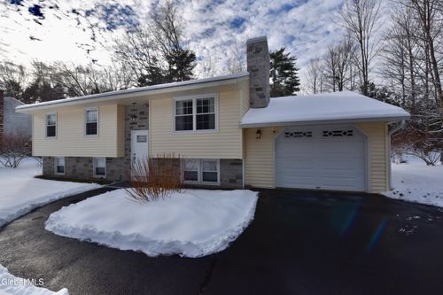 7 White Pine Ln, Saratoga Springs, NY, 12866-8519 | Card Image