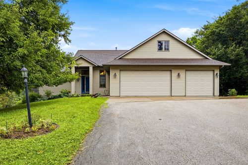 2792 Holly Ct Nw, Swisher, IA, 52338-9425 | Card Image