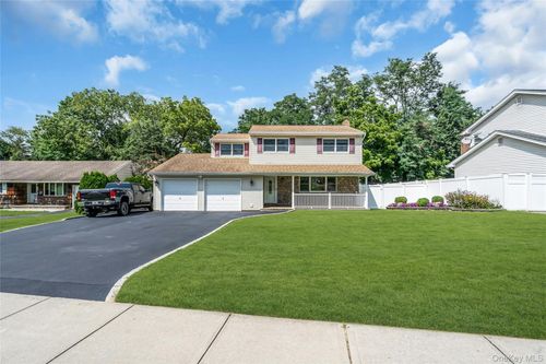19 Opal Ct, Smithtown, NY, 11788-2513 | Card Image