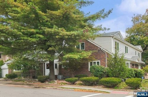 1003 Cumbermeade Rd, Fort Lee, NJ, 07024-4210 | Card Image