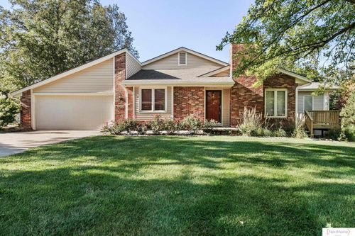 8231 Hickory Ln, Lincoln, NE, 68510-4463 | Card Image