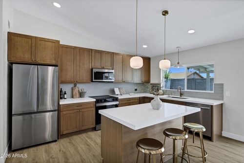10901 W Sells Dr, Phoenix, AZ, 85037-5433 | Card Image