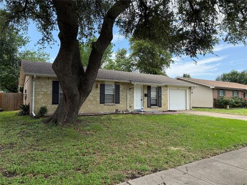 4025 Charter Dr, Garland, TX, 75043-2402 | Card Image