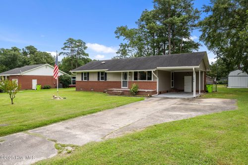 102 Crystal Lake Dr, Havelock, NC, 28532-9520 | Card Image