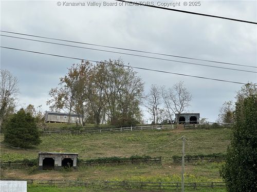 365 Astor Ln, Point Pleasant, WV, 25550-3603 | Card Image