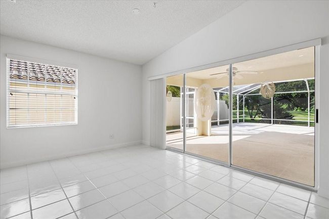7747 Se Spicewood Cir, Home with 2 bedrooms, 2 bathrooms and null parking in Hobe Sound FL | Image 9