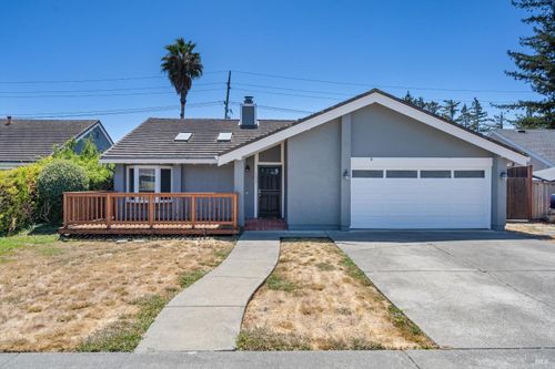 152 Rancho Bonito Cir, Petaluma, CA, 94954-5668 | Card Image