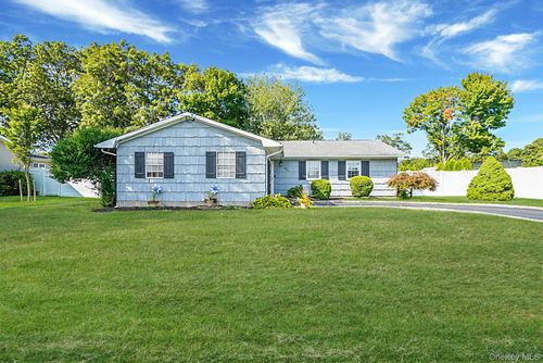 21 Coleridge Rd, Holbrook, NY, 11741-1505 | Card Image