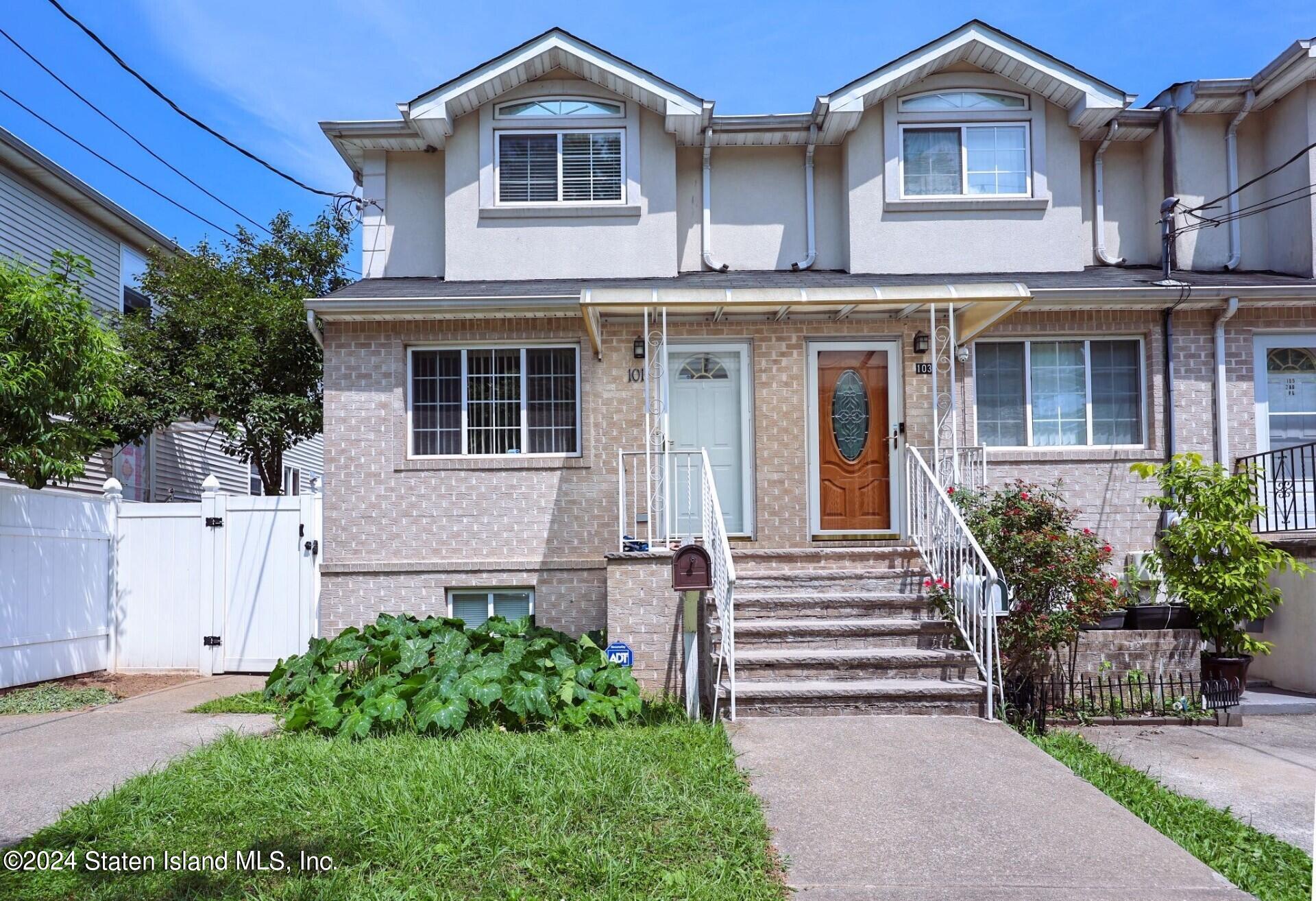 Lamport Blvd, Staten Island, NY 10305