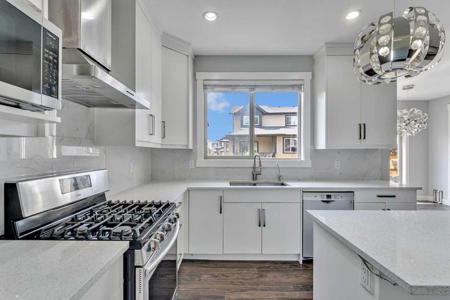 197 Kinniburgh Circle, House other with 5 bedrooms, 5 bathrooms and 6 parking in Chestermere AB | Image 13