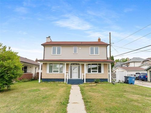 600 Aikins St, Winnipeg, MB, R2W4J4 | Card Image