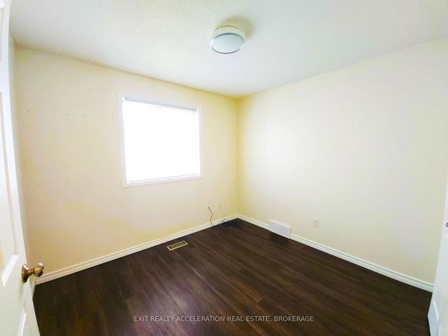 1302 Brackenwood Cres, House attached with 4 bedrooms, 2 bathrooms and 1 parking in Kingston ON | Image 15