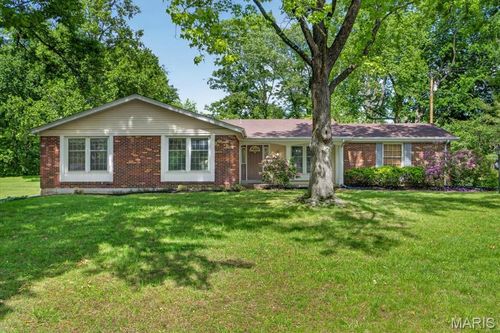 12467 Villa Hill Ln, Creve Coeur, MO, 63141-6319 | Card Image