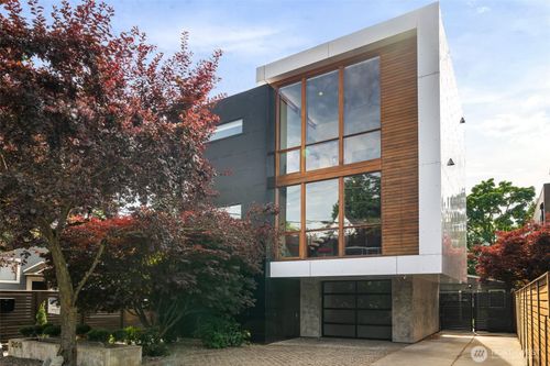 209 12th Ave E, Seattle, WA, 98102-5805 | Card Image
