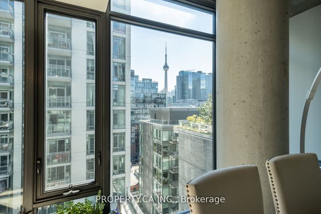 1012 - 111 Bathurst St, Condo with 2 bedrooms, 2 bathrooms and null parking in Toronto ON | Image 9