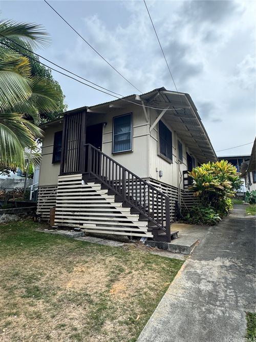 a-219 Auwaiolimu St, Honolulu, HI, 96813-1771 | Card Image
