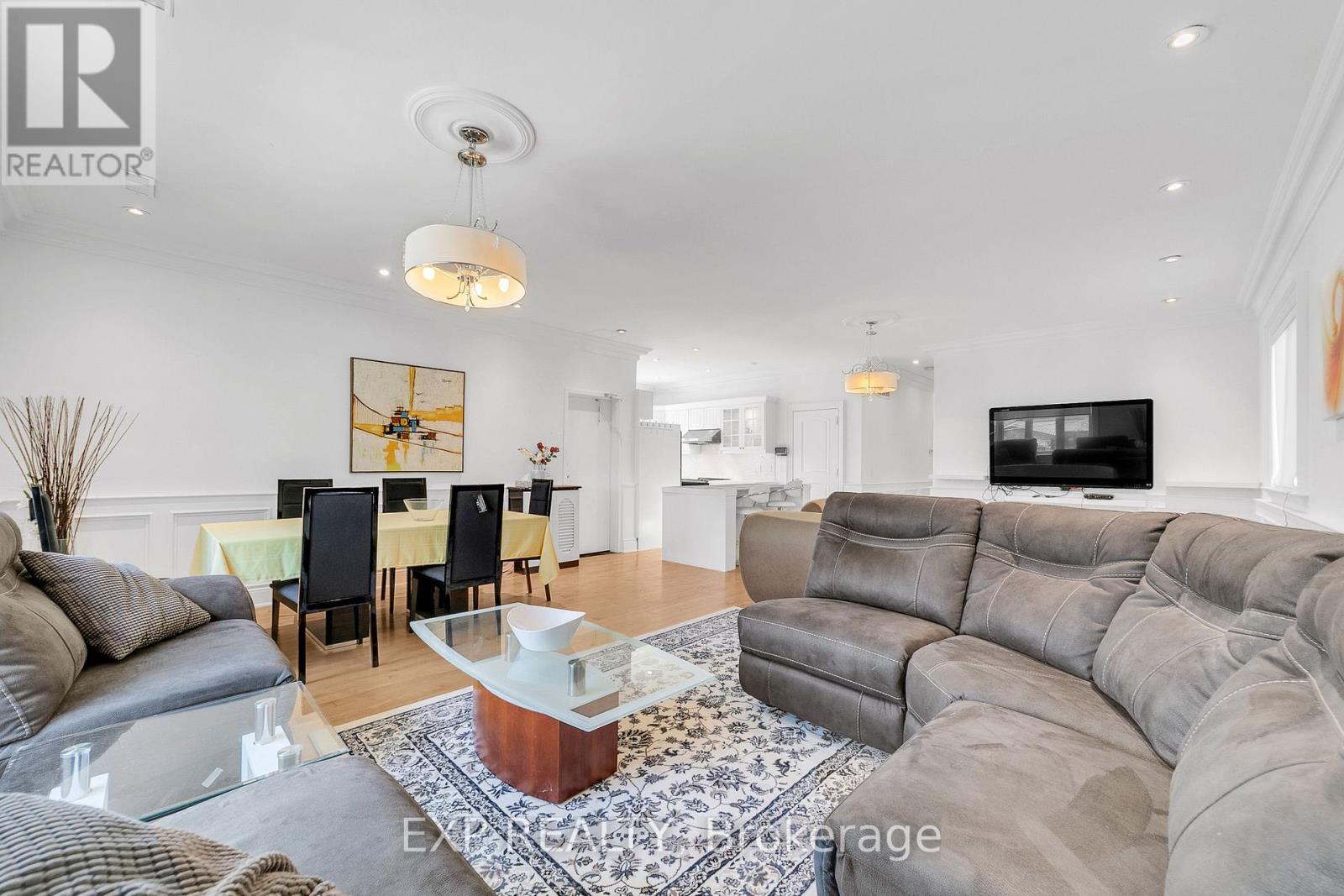 Residential Lease in Richmond Hill (South Richvale) 4