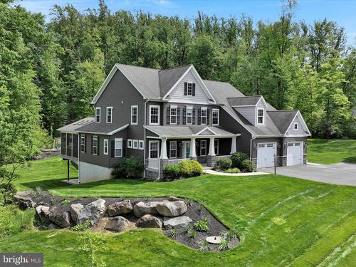 226 Crimson Ln, ELIZABETHTOWN, PA, 17022-8740 | Card Image