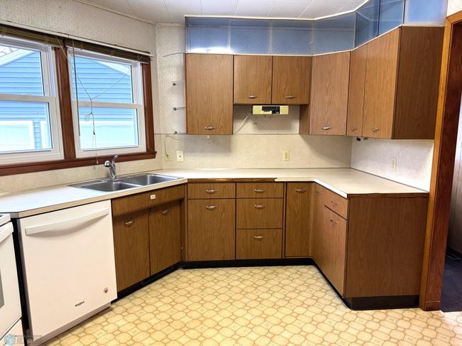 Vintage metal cabinets | Image 12