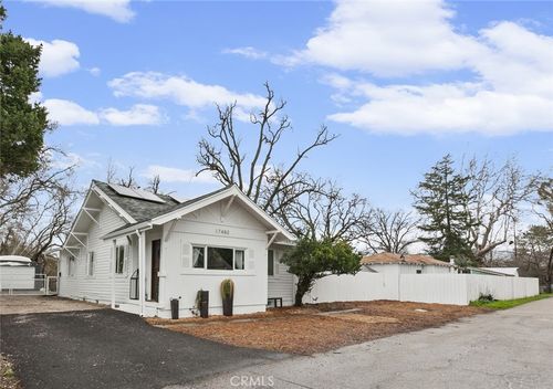 17480 Pine St, Atascadero, CA, 93422-6618 | Card Image