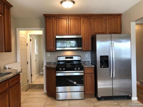 24915 Tallman Ave, Warren, MI, 48089-1884 | Card Image