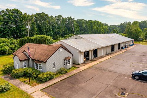 16 Arthur St, Easthampton, MA, 01027-1202 | Card Image