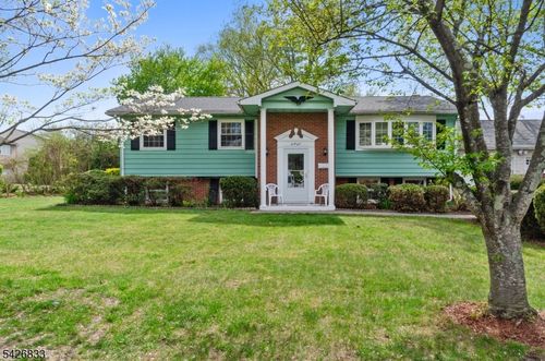 41 Cooper Ave, Roseland, NJ, 07068-1627 | Card Image