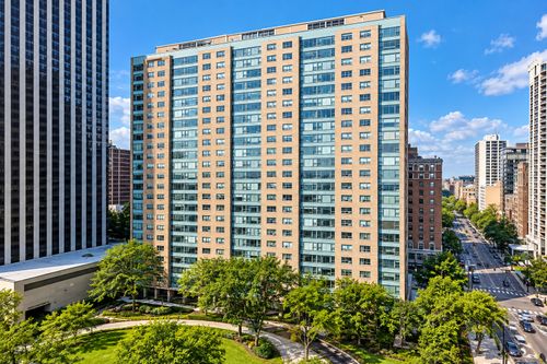17f-3180 N Lake Shore Dr, Chicago, IL, 60657-4858 | Card Image