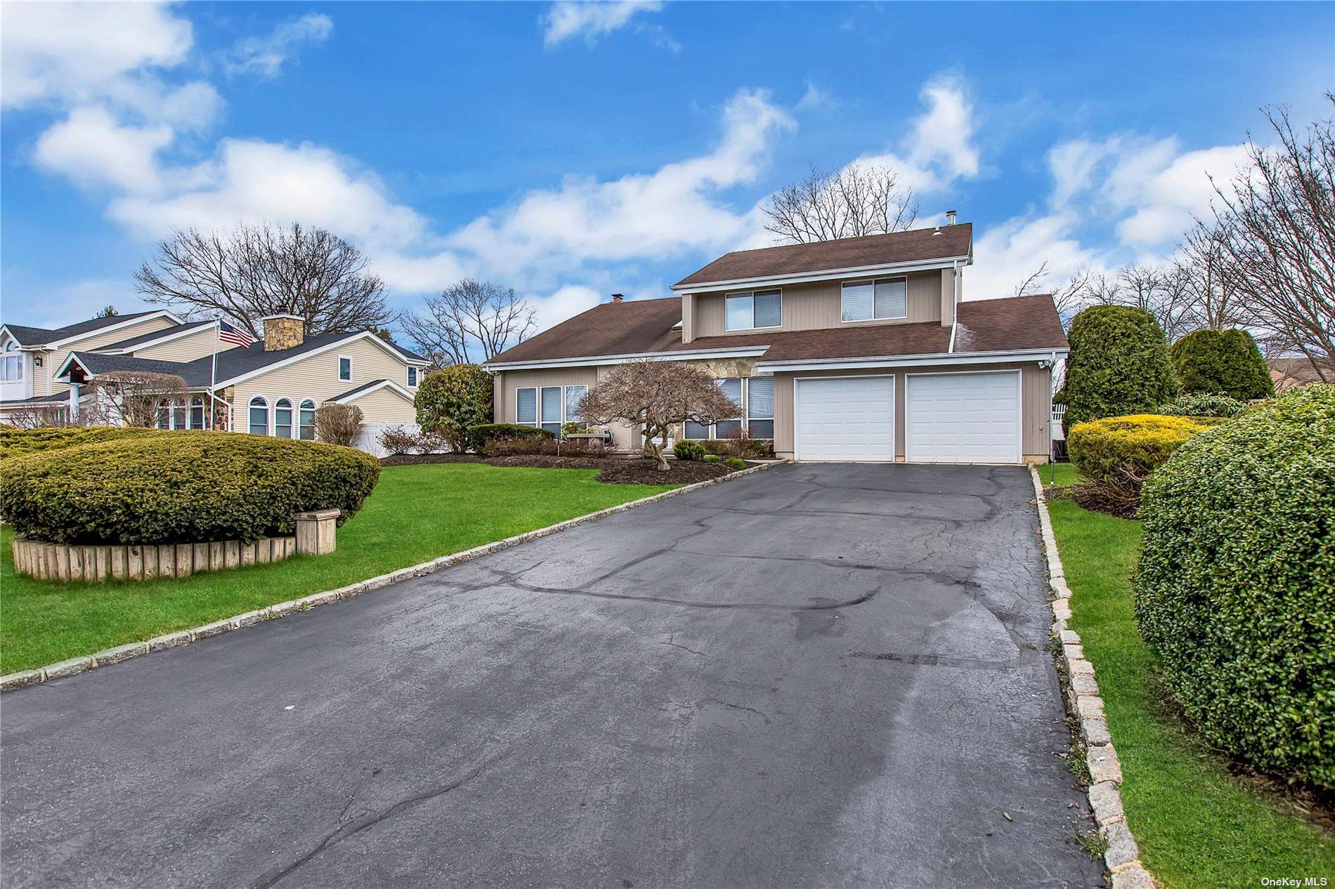 Long Meadow Rd, Commack, NY 11725
