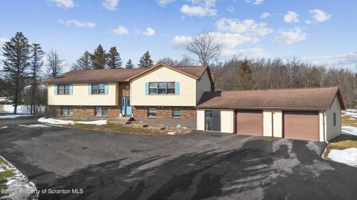 305 Arnolds Rd, Jermyn, PA, 18433-3618 | Card Image