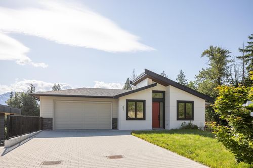 37-3385 Mamquam Rd, Squamish, BC, V8B0E3 | Card Image