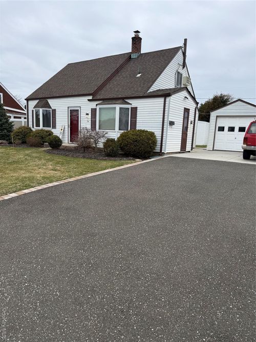 34 Quarry Ln, Levittown, NY, 11756-2751 | Card Image