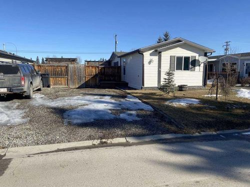 4 Noblefern Way Sw, Home with 3 bedrooms, 2 bathrooms and 4 parking in Sundre AB | Card Image
