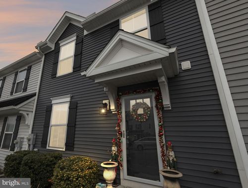 4303 Forbes Dr, STEWARTSTOWN, PA, 17363-9701 | Card Image