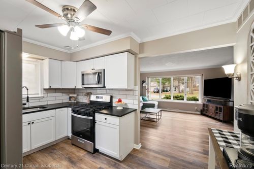 33776 Rhonswood St, Farmington Hills, MI, 48335-5255 | Card Image