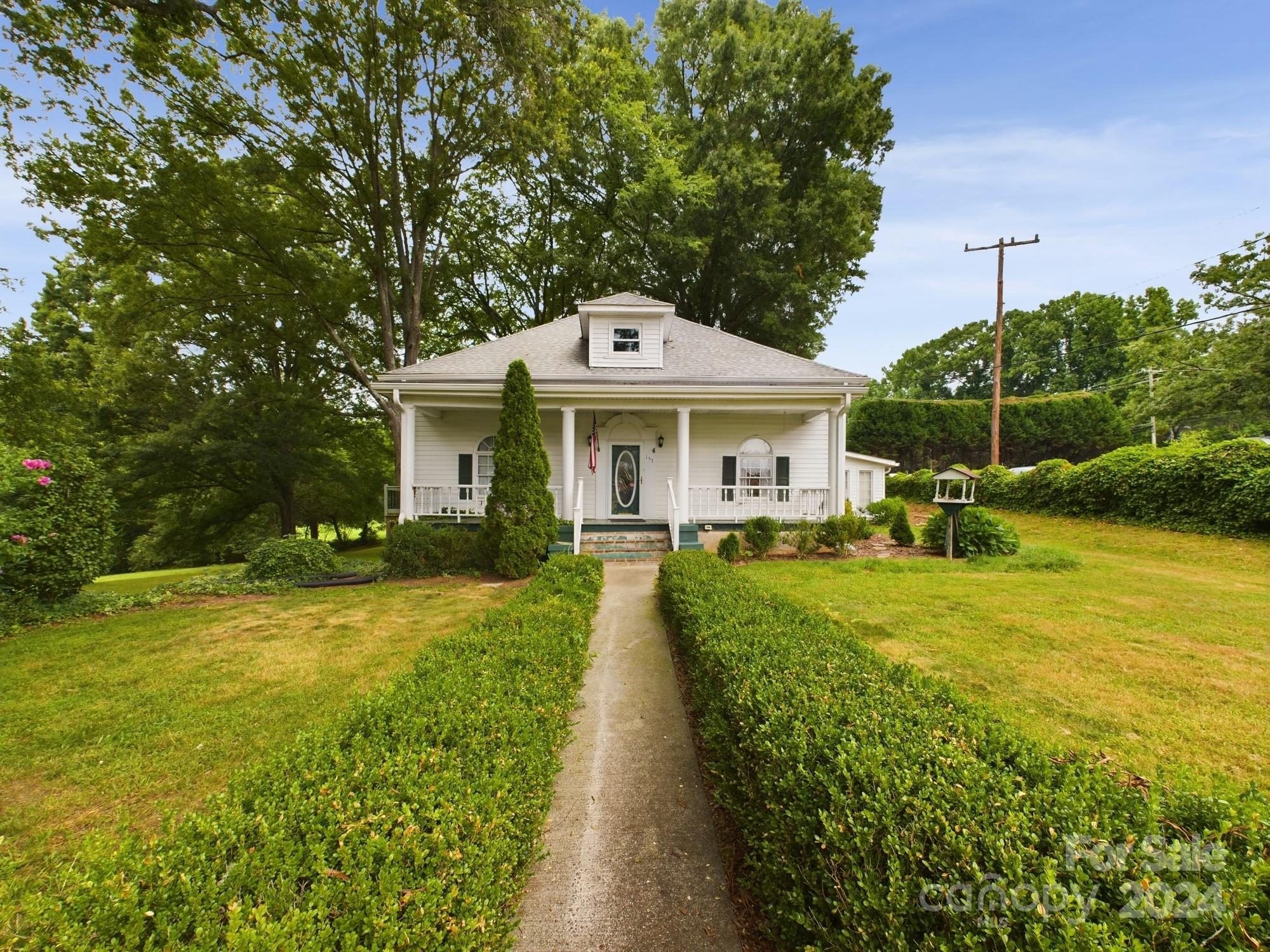 1st St, Catawba, NC 28609