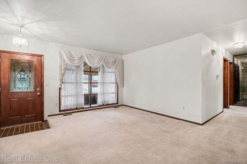 1845 Shenandoah Dr, Troy, MI, 48085-3441 | Card Image