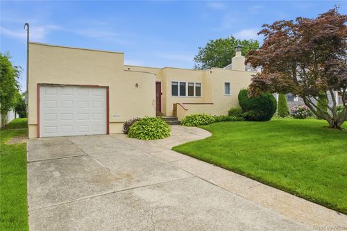 88 Central Avenue, Babylon, NY, 11701 | Card Image